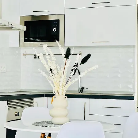 Canaryislandshost L Arena *